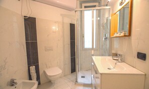 Shower, hair dryer, bidet, towels - Flatsharing - Scarlatti - 3 camere (Milan)
