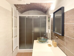 Shower, hair dryer, bidet, towels - Flatsharing - Collegno 3 level Loft (Milano)