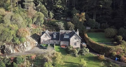 3 Bed House - Mountain Views, Bbq, Firepit