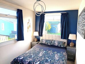 3 bedrooms, iron/ironing board, WiFi, bed sheets - Seahorse Chalet Sleeps 6 Pets Log Burner Beach (Bridlington)