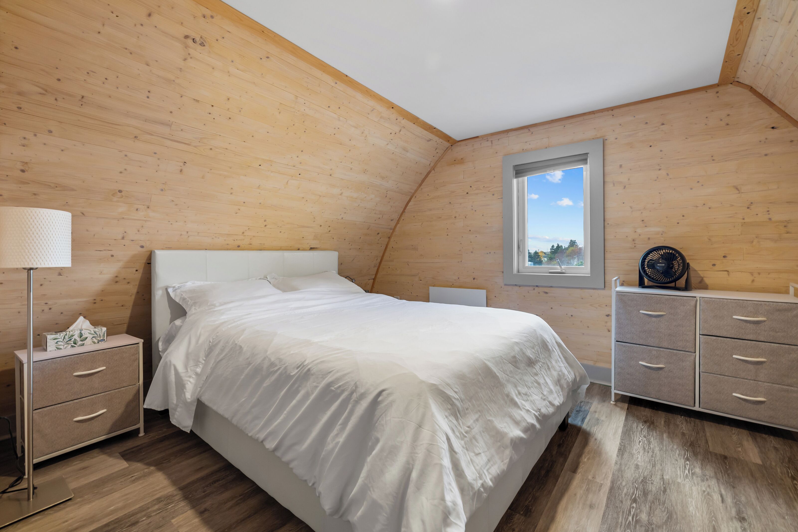 Iron/ironing board, Internet, bed sheets