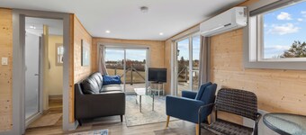 Cozy Cabin in Oyster Bed Bridge - Minutes to beaches and golf courses!