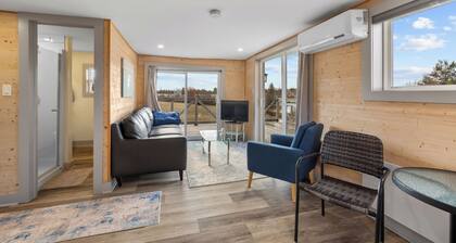 Cozy Cabin in Oyster Bed Bridge - Minutes to beaches and golf courses!