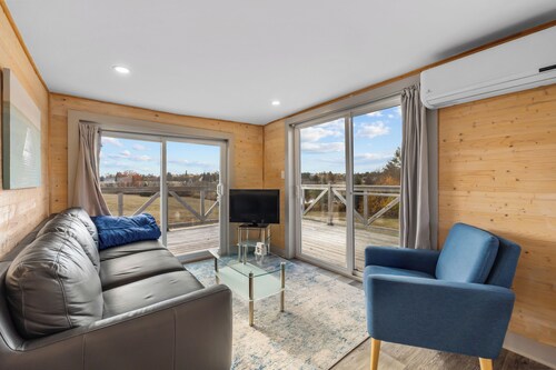 Cozy Cabin in Oyster Bed Bridge - Minutes to beaches and golf courses!