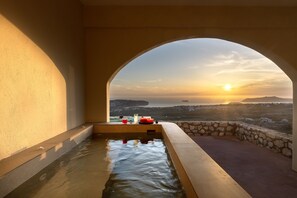 Spa - One bdr apartment for 4-Sea view-Hot Tub-Parking (Pyrgos)