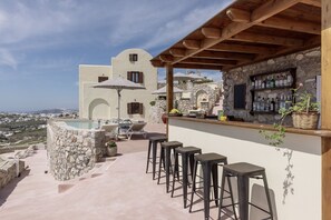 Bar (on property) - One bdr Villa-Sleeps 4-Hot Tub-Sea View-Parking (Pyrgos)