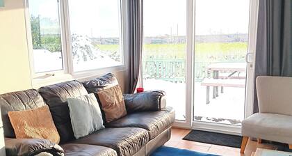 2 bed Chalet Sleeps 4 Pets Garden Views