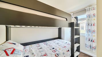 2 chambres, fer et planche à repasser, Wi-Fi, draps fournis