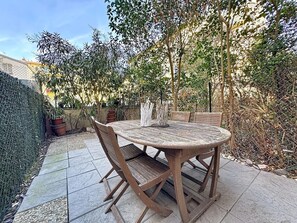 屋外ダイニングエリア