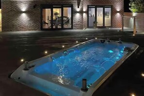 Terrace/patio - Hot tub - Bbq - Garden - Parking - Sleeps 8 (Worcester)