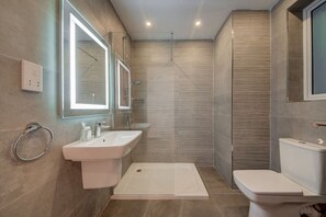 Bathroom - Kuya Suite No.1 / Central / Terrace (Swieqi)