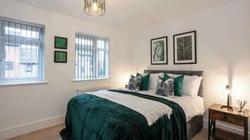 Iron/ironing board, Internet, bed sheets