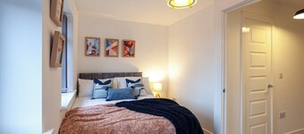 Modern Hanley Retreat | Free Parking | Fast WiFi