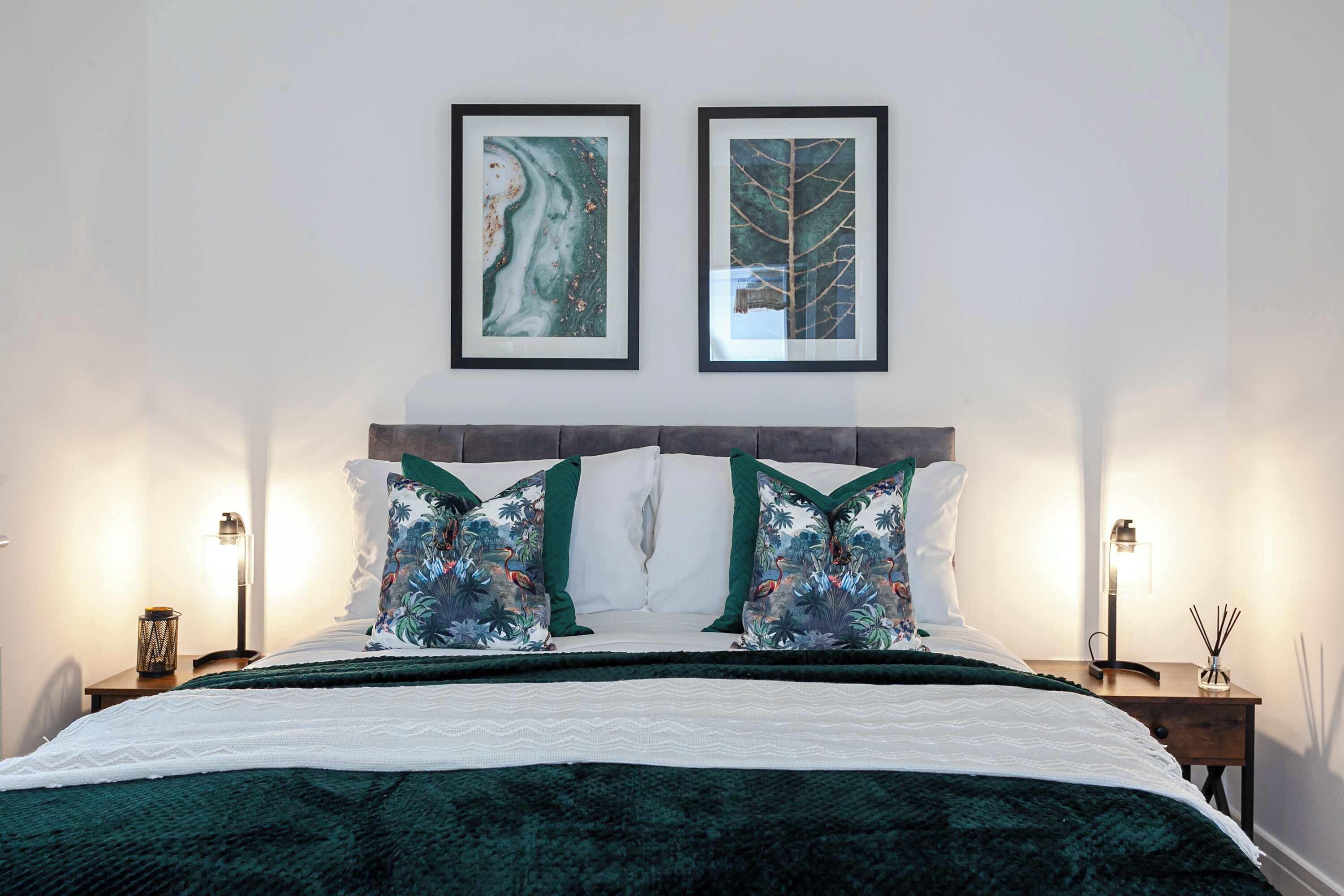 4 bedrooms, iron/ironing board, Internet, bed sheets