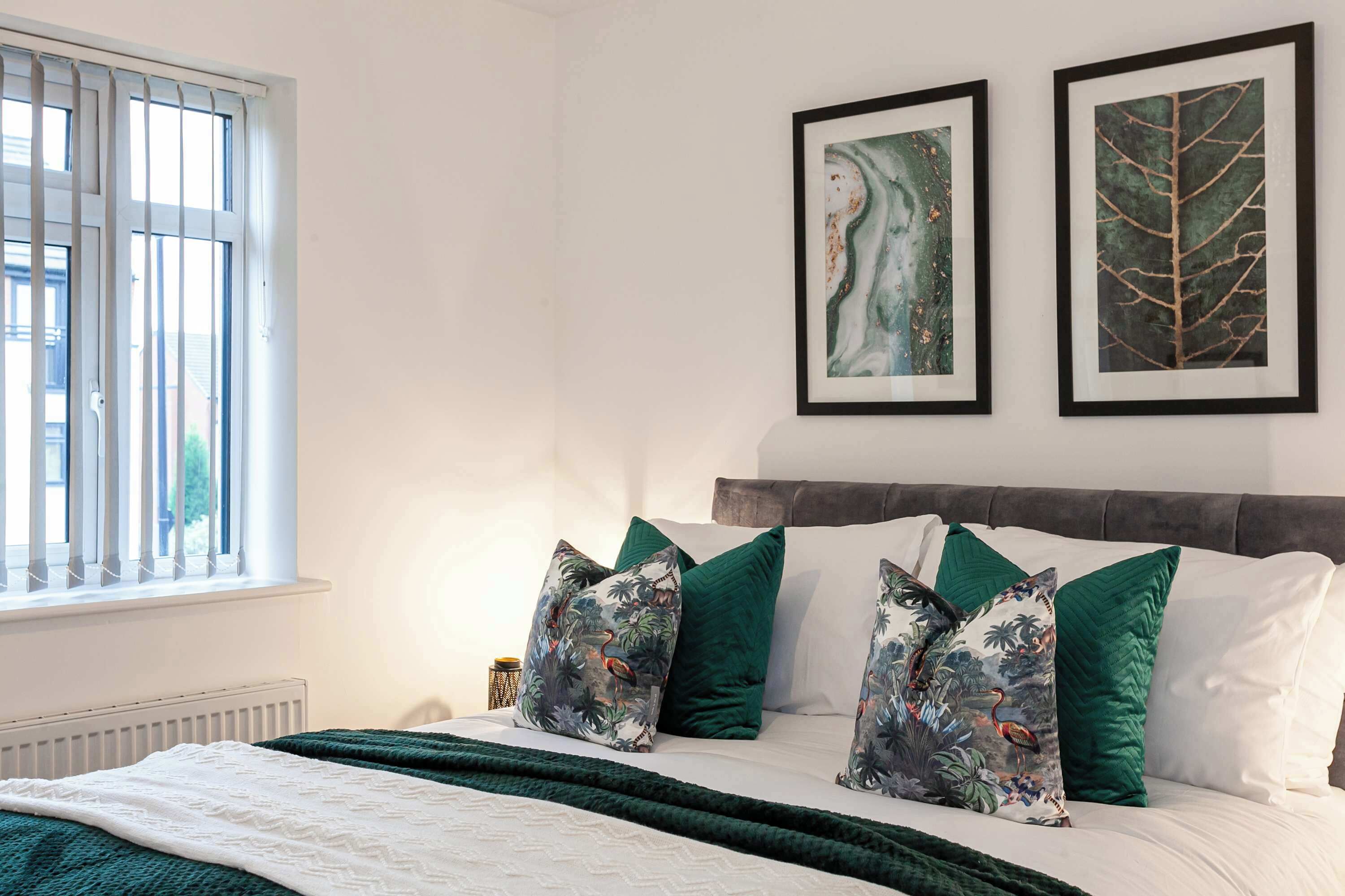 4 bedrooms, iron/ironing board, Internet, bed sheets