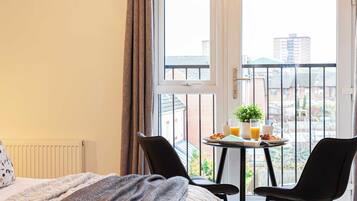 Iron/ironing board, Internet, bed sheets