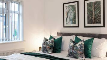 Iron/ironing board, Internet, bed sheets