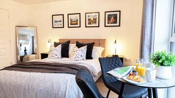 Fer et planche Ă repasser, accĂšs Internet, draps fournis