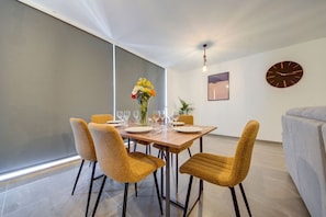 Dining - Kuya Suite No.4 / Central / Terrace (Swieqi)