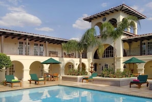 Pool - 2 Suite with Pools, Hot Tub & Bar, Close to Rio Grande & Local Shops (Laredo)