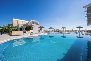 Indoor pool - 1- bed apt near black beach-Sleeps 4-Parking (Perivolos)