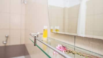 Dusche, Haartrockner, Handtücher