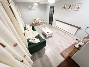 TV - Luton Airport Accomodation (Luton)