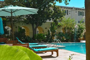 Pool - 3 Suites with Grill, Pools & Pet-Friendly Stay Near Museums & Downtown (Laredo)