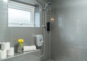Hair dryer, towels - Charming Crawley Getaway 1br  Near Gatwick Airport (Crawley)