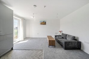 Living area - Near Stadium - Free Parking - Sleeps 4 (Liverpool)