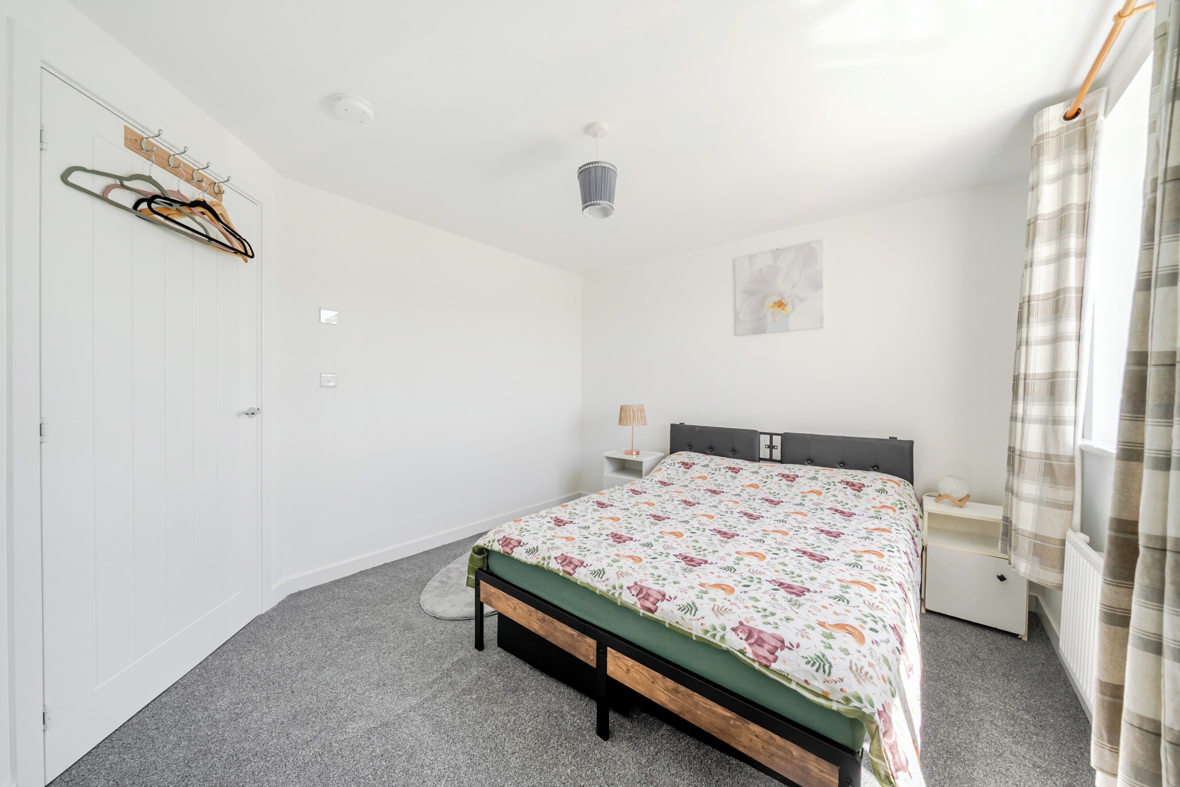 1 chambre, fer et planche à repasser, draps fournis