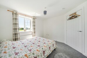 1 bedroom, iron/ironing board, bed sheets - Near Stadium - Free Parking - Sleeps 4 (Liverpool)