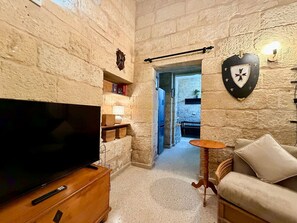 TV - Seafront Castle / Sliema Ferries / Side Sea View (Sliema)
