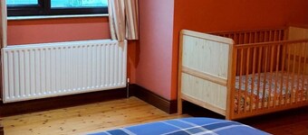 Bree House Sleeps 16 with Free Parking