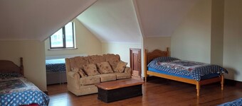 Bree House Sleeps 16 with Free Parking