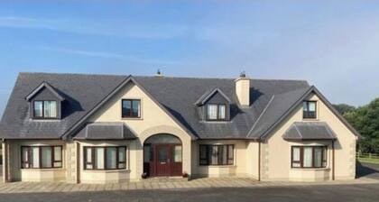 Bree House Sleeps 16 with Free Parking