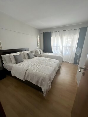 WiFi - 'T1 Sol e Mar' Apartment with Shared Pool, Balcony and Wi-Fi (Albufeira)