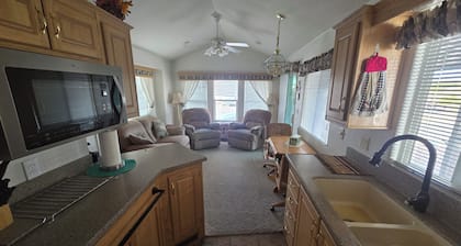 Cozy 1-bedroom home in 55+ Community w/Pool, Gym, Activities & Many Amenities!