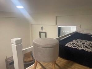 Fer et planche à repasser, accès Internet, draps fournis