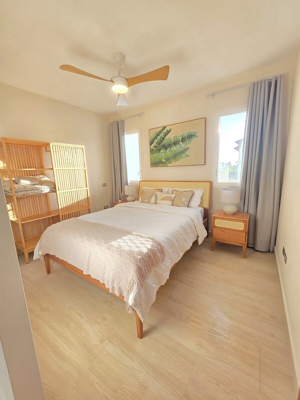 Iron/ironing board, WiFi, bed sheets