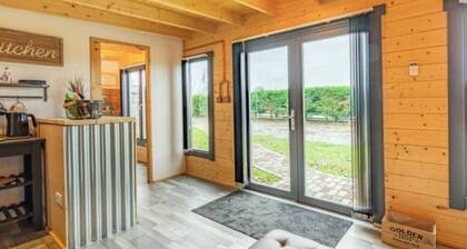 Holly’s hidden hideaway is the perfect couples retreat - Hot tub, rural , calm