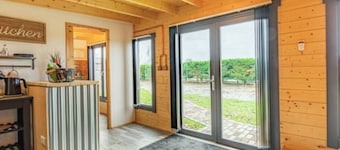 Holly’s hidden hideaway is the perfect couples retreat - Hot tub, rural , calm