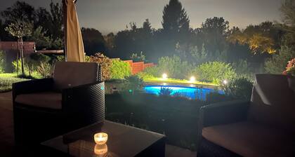 Lake view, 3-bedroom villa with pool in beauty Őrbottyán, HU in highest comfort