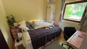 3 chambres, coffre-fort, bureau, fer et planche à repasser