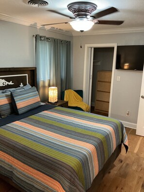 3 bedrooms, iron/ironing board, WiFi, bed sheets - Luxury Home Away From Home (Jackson)