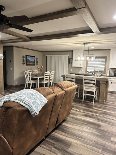 Quaint 3-bedroom house near Anacoco Lake