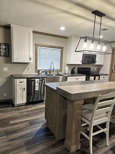 Quaint 3-bedroom house near Anacoco Lake