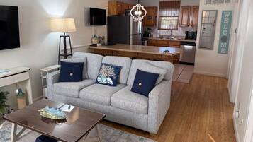 Apartment, Mehrere Betten (Sunrise Village 118) | Wohnbereich