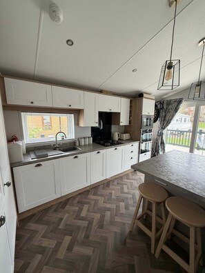 Microwave, oven, stovetop, dishwasher