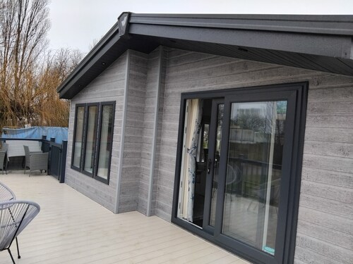 Spacious 3-Bedroom Lodge Sleeps 8, Southview Holiday Park, Skegness